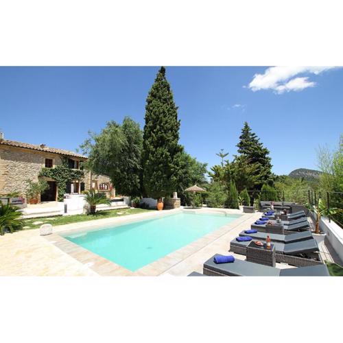 Country Lane Farmhouse Set In Pollenca Hills