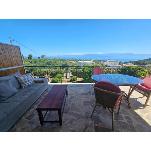 Country Side House (View, Parking, wifi, Fenced Yard, Close to the Sea)