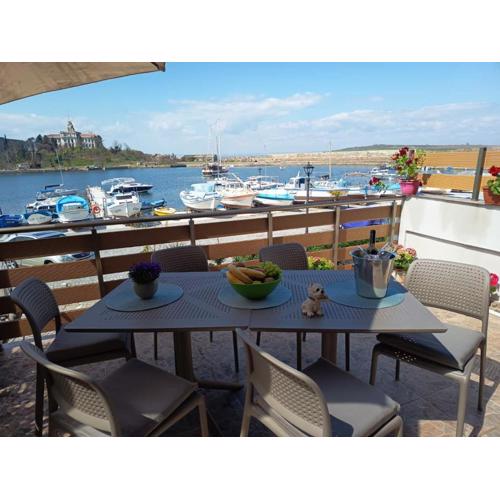 Cozi 2BD Apartment with Sea View in the Old Town of Sozopol