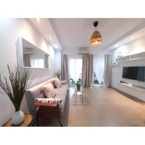 Cozy 1 Bedroom Apartment with 2 Pools & Tennis Court