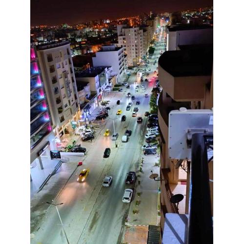 Cozy 1BR Studio in Central Ennasr, 8th Floor, Fast Wi-Fi