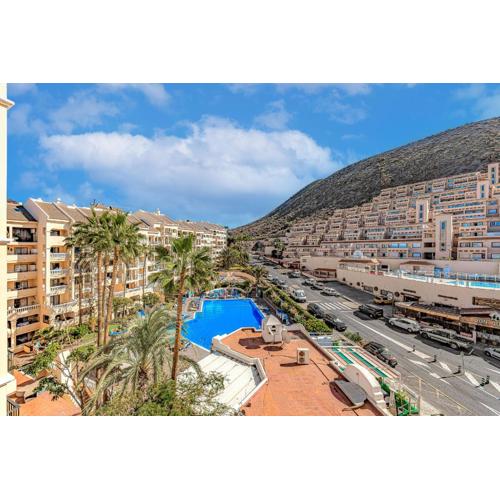 Cozy 2 bedroom apartment with pool view and 2 bathrooms in Los Cristianos