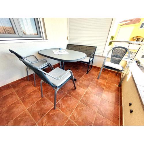 Cozy 2 bedroom apartment with terrace