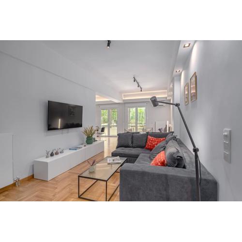 Cozy 2BD aprtmnt in Ilisia Park