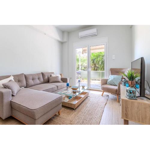 Cozy 2BD Beachfront Escape In The Heart Of Glyfada