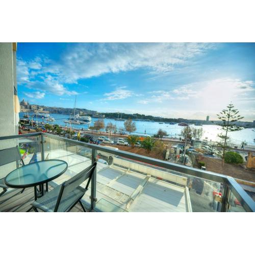 Cozy 2bedroom seafront apartment, balcony GOSLM-10