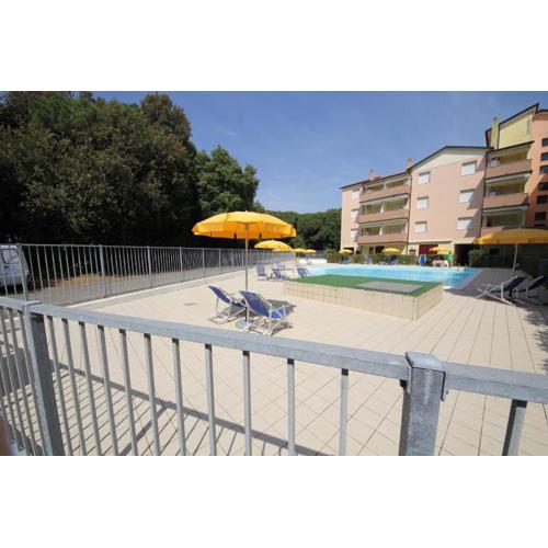 Cozy 3 room flat in Rosolina with shared pool
