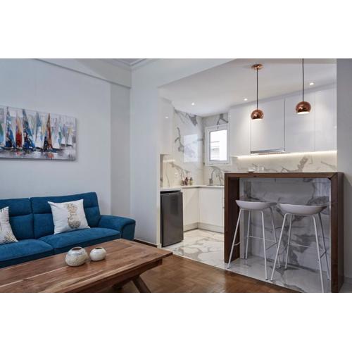 Cozy and Bright 2BD Apartment in Kolonaki