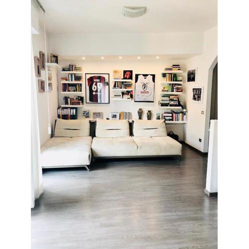 Cozy and Deluxe Apartment minutes from downtown