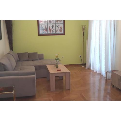 Cozy and spacious 2 BDR Apt 15 min from the city center