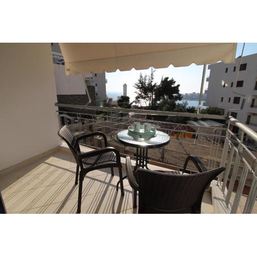 Cozy And Spacious Apartment With Sea View