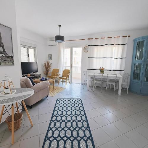 Cozy Anna Apartment ,Near the Sea, Central Location ,Rruga Pavaresia