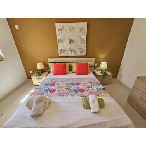 Cozy Apartment 2 bdr 2 bth Terrace near Promenade J2