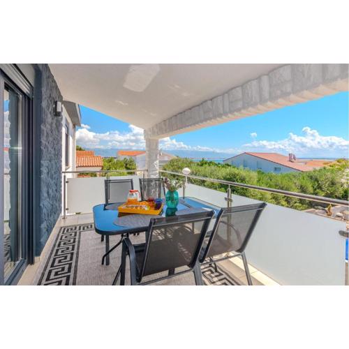 Cozy Apartment In Vir With Wifi
