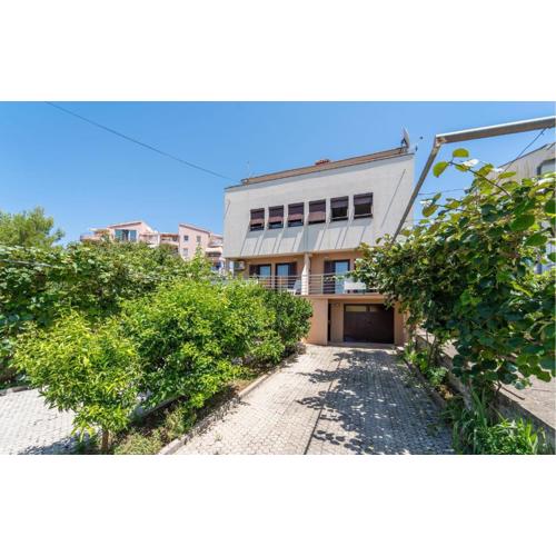 Cozy Apartment In Zadar With Wifi