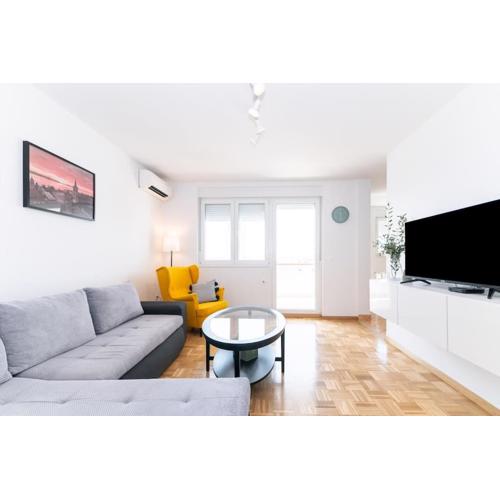 Cozy apartment Iskra by Belmont Realty