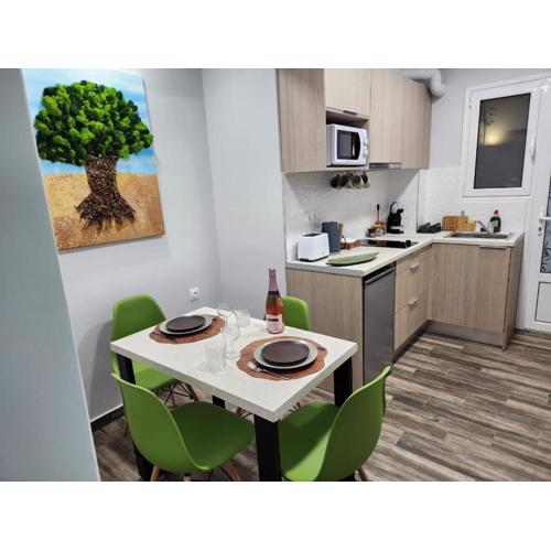 Cozy Apartment Metaxourgeio greendom