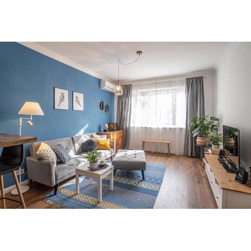 Cozy Apartment Overlooking The Park