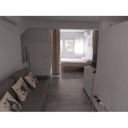 Cozy Apartment up to 6 persons 3 min to Metro