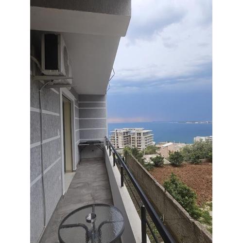 Cozy apartment with a view over the city and sea
