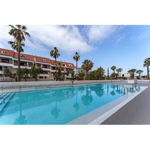 Cozy apartment with balcony, pool and Wifi in Playa de Las Americas