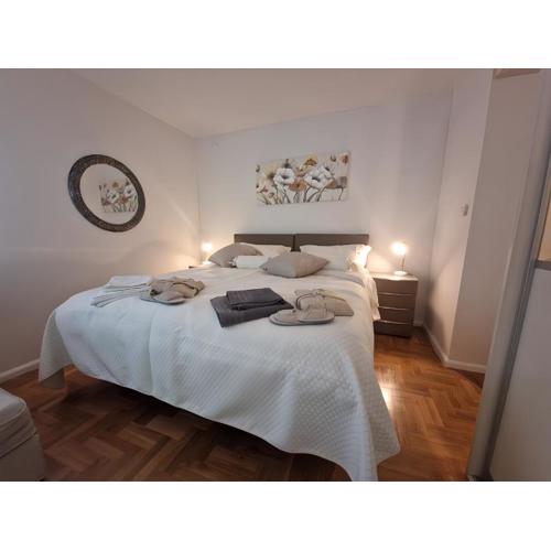Cozy Apartment with garden and parking, near Center