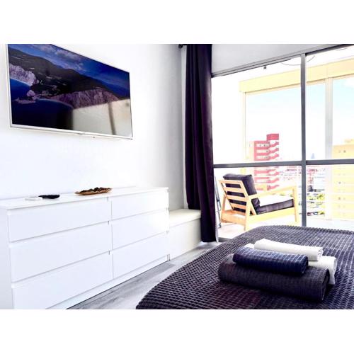 Cozy Apartment with Sea and Mountain Views in Benidorm