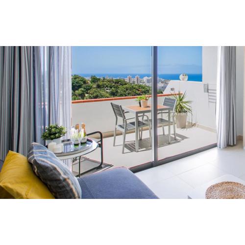 Cozy apartment with seaview and parking