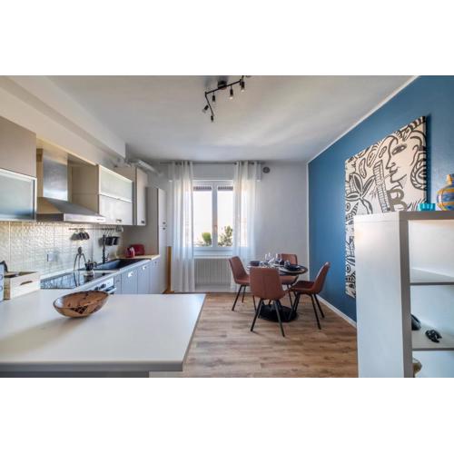 Cozy Apt - Close to City Center and Train Station
