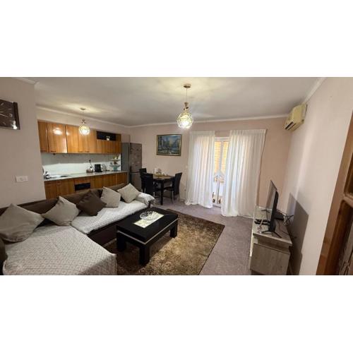 Cozy Breeze Central Apartment