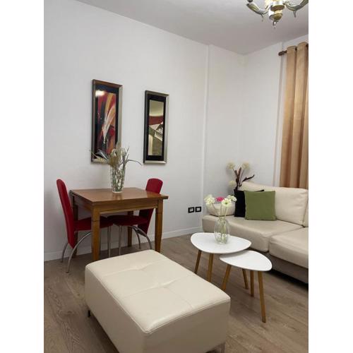 Cozy Center Apartment