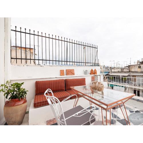 Cozy, central studio with expansive balcony