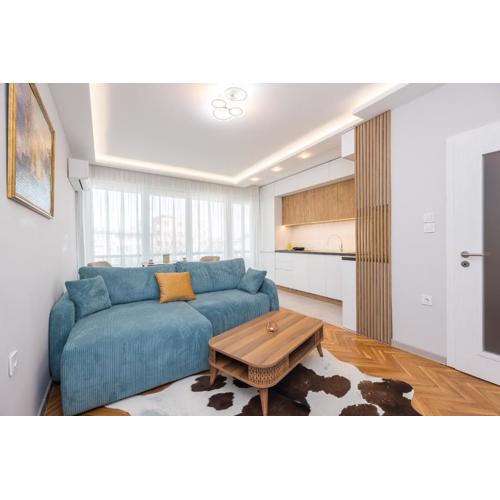 Cozy Chic Flat Stylish Center