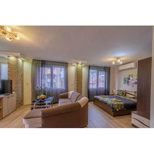 Cozy & Delightful Apart & AUBG & Free Garage Parking