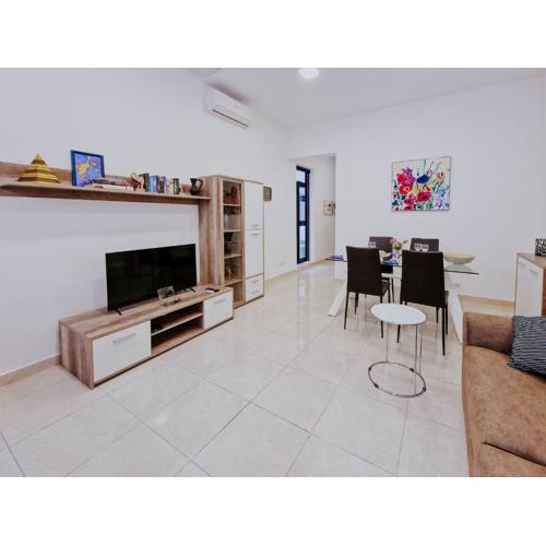 Cozy escape in vibrant Gżira