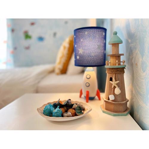 Cozy fairytal garden apartment, Family Friendly, Free parking, 15 Min to Airport