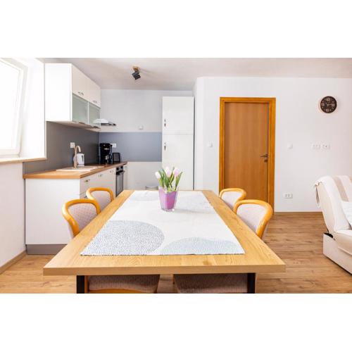Cozy family apartment in Kaštel Kambelovac