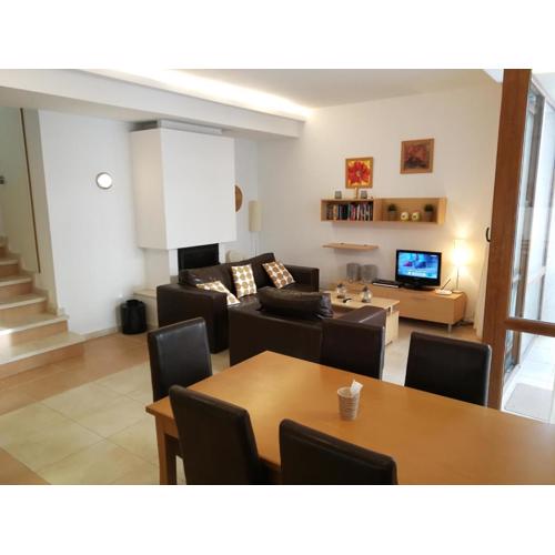 Cozy family villa 500m. from the beach
