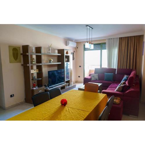 Cozy Flat at Komuna e Parisit