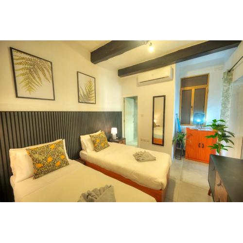 Cozy flat. Swim beach 2 minutes walk. The Old Valletta MCRI1-1