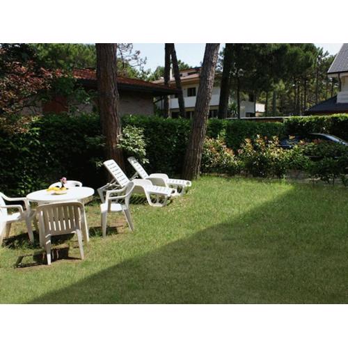 Cozy flat with private fenced garden a few steps from Lignano Sabbiadoro beach