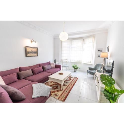 Cozy Getaway - Warmth And Comfort In The City