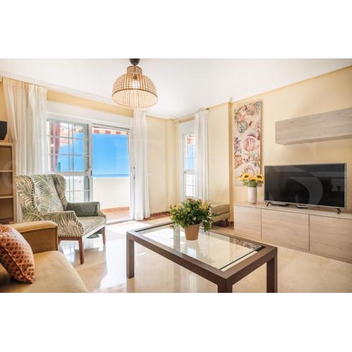 Cozy getaway with pool, close to the beach by REMS