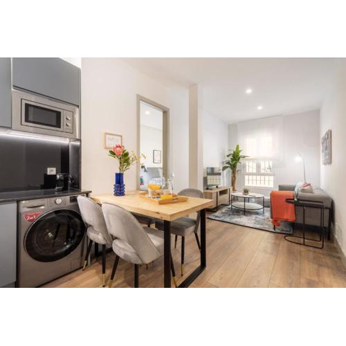 Cozy Ground-Floor Apartment for 4 in Chamberí Quevedo V