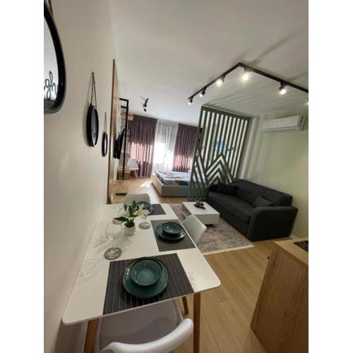 Cozy Heaven Luxury Apartment Golem