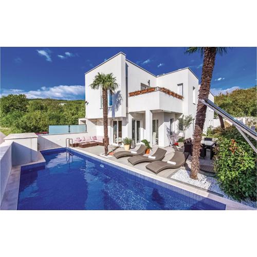 Cozy Home In Crikvenica With Wifi
