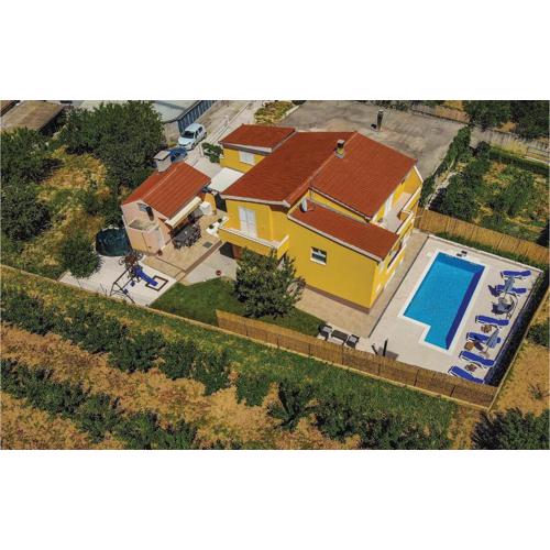 Cozy Home In Kastel Luksic