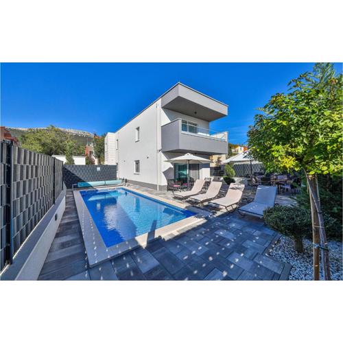 Cozy Home In Kastel Stari