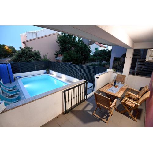 Cozy Maza with Heated Swimming Pool
