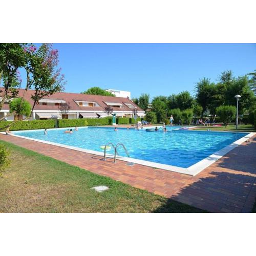 Cozy one bedroom apartment with pool and ac